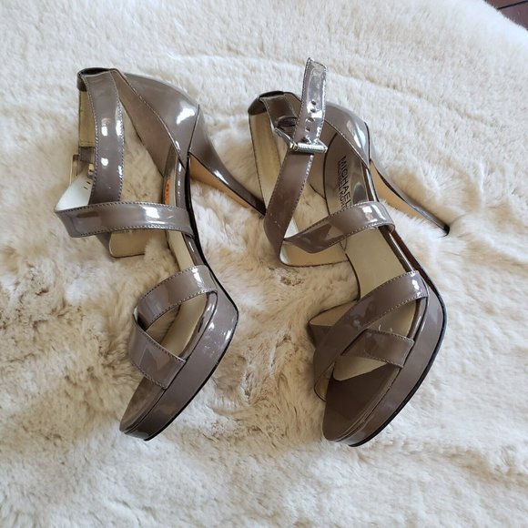 Michael Kors "Evie" Cinder Patent Leather High Heel Platform Sandal Taupe Grey - Picture 4 of 12